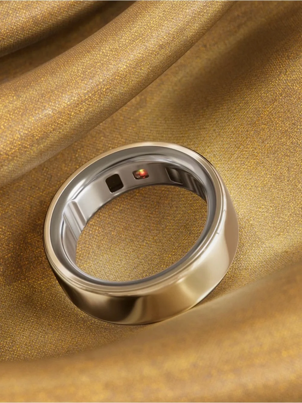 Oura Ring 4 in Gold